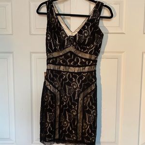 Bebe abstract lace square v neck dress